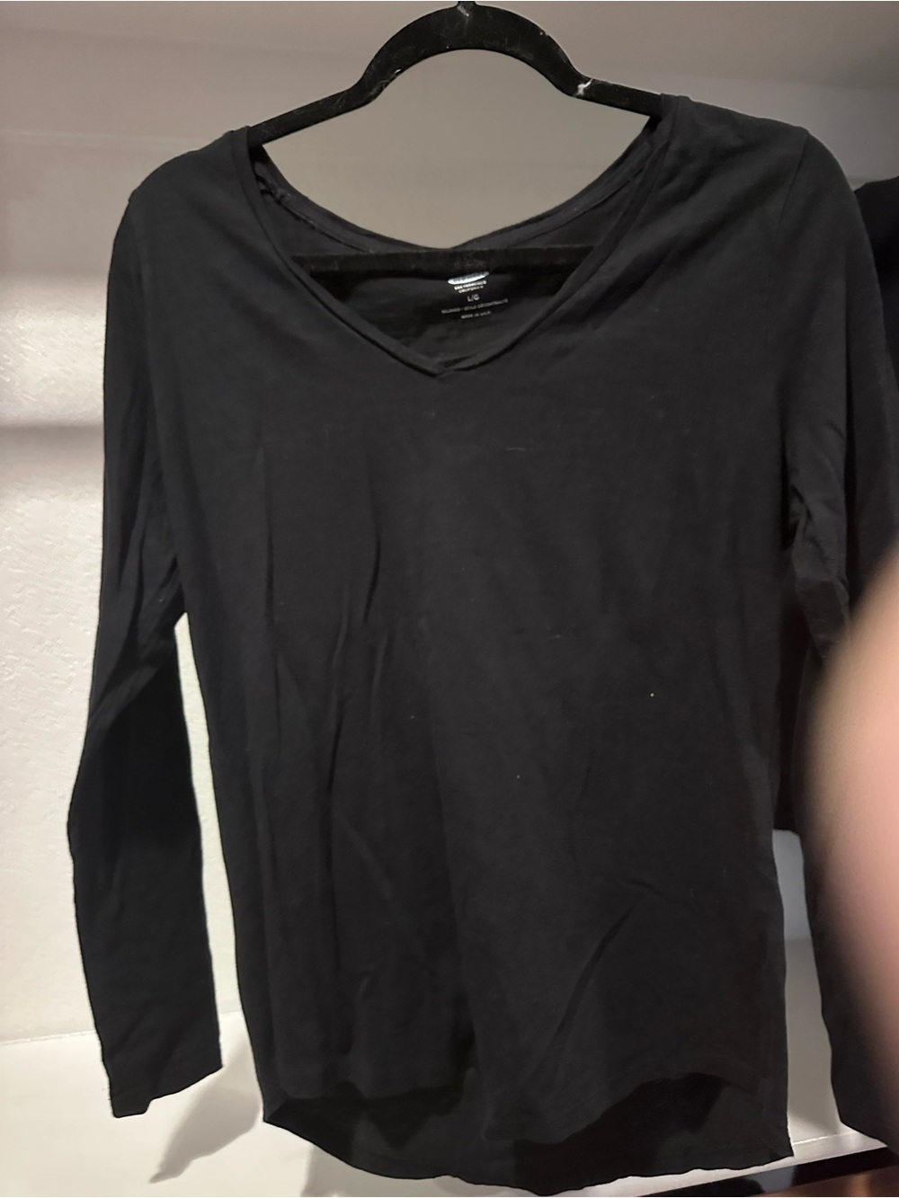 Old Navy Black V-Neck Long Sleeve Tee